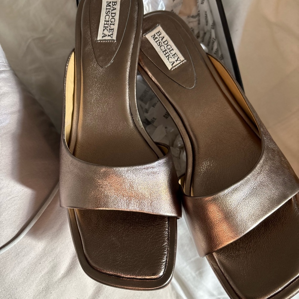Badgley Mischka Metallic Heels with Gold Accent Authentic